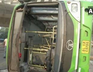 Bus overturns near flyover in Delhi, 2 passengers injured