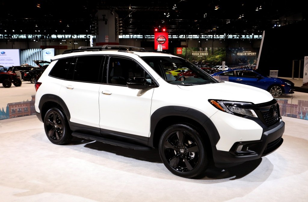 Honda recalling 1.2M SUVs, minivans over rear camera issue