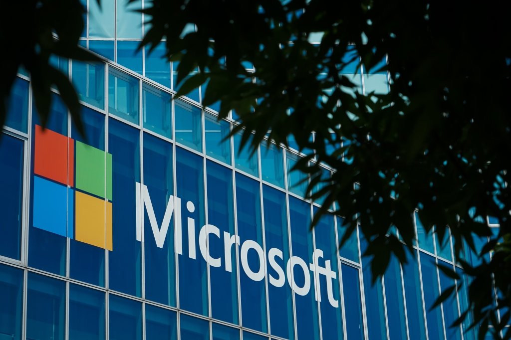 Majority of Microsoft workers would take comparable job offer from rival, survey shows